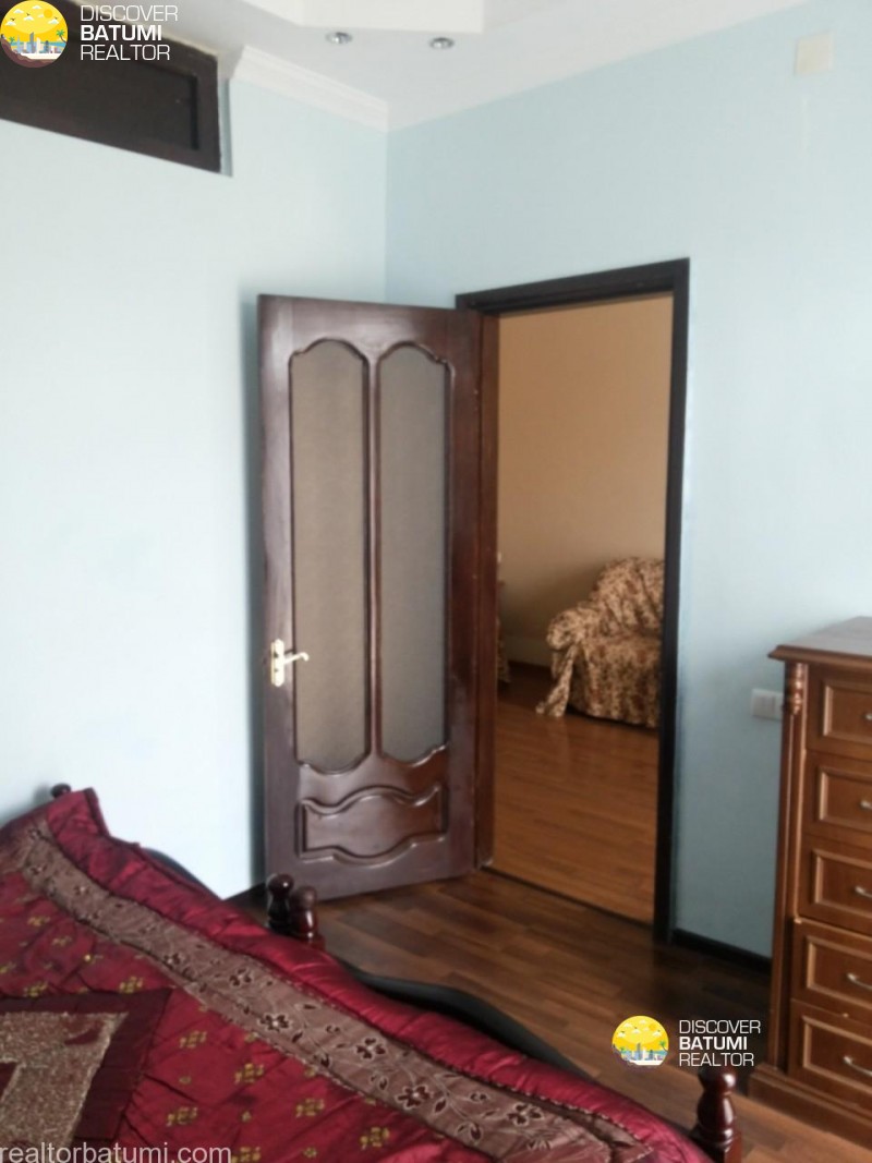 Flat for rent on Khimshiashvili street