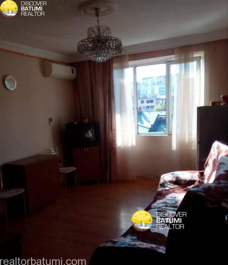 Flat for rent on Khinikadze street