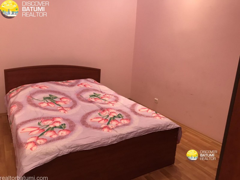 Flat for rent on Khimshiashvili street