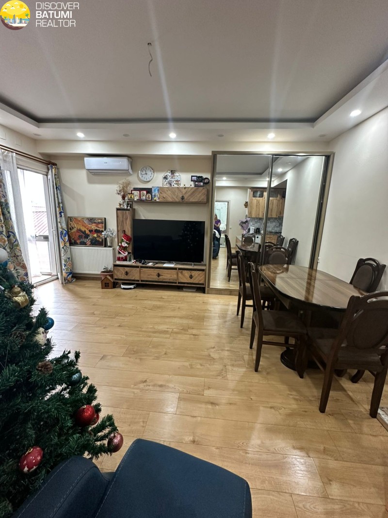   იყიდება 3 ოთახიანი ბინა ლერმონტოვის ქუჩაზე