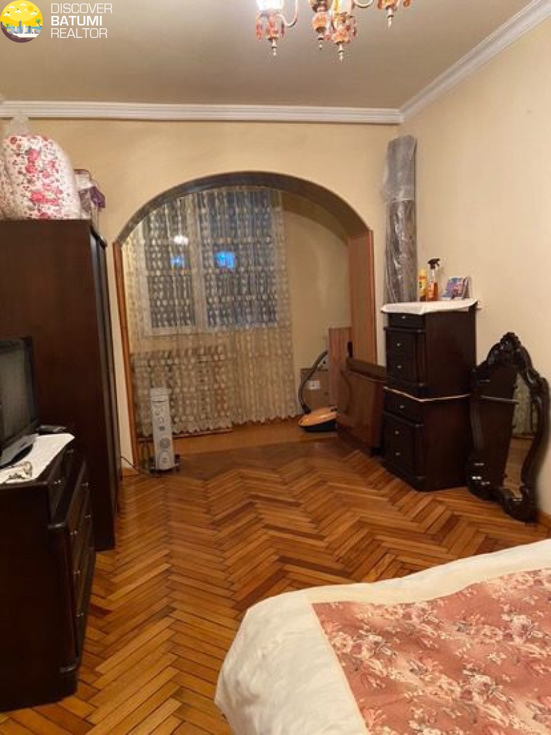   იყიდება ბინა მაიაკოვსკის ქუჩაზე