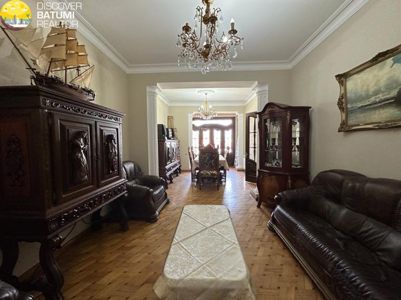 Apartment for rent on Rustaveli Street