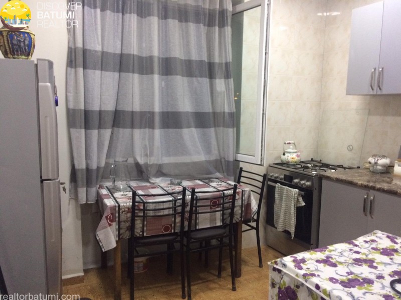 Flat for rent on Khimshiashvili street