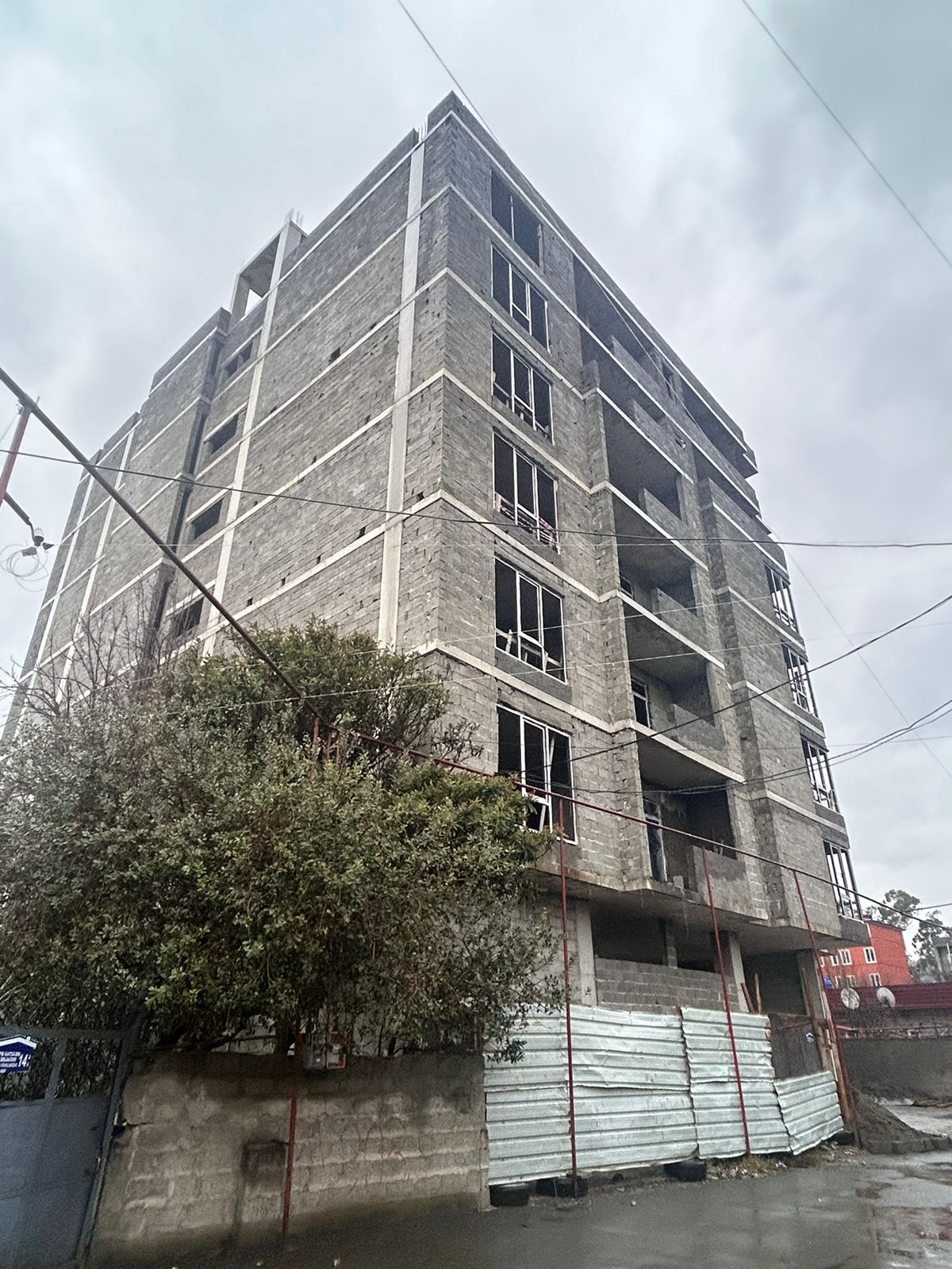   იყიდება ბინა ფრიდონ ხალვაშის ქუჩაზე