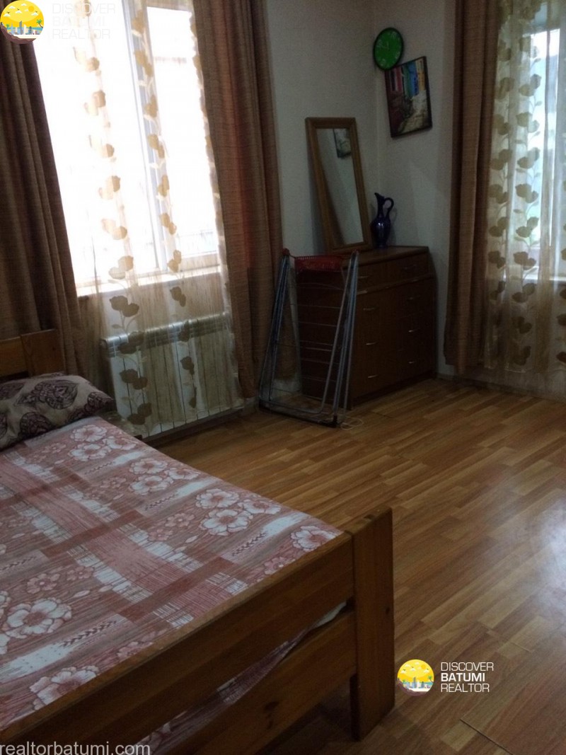 Flat for rent on Rustaveli street