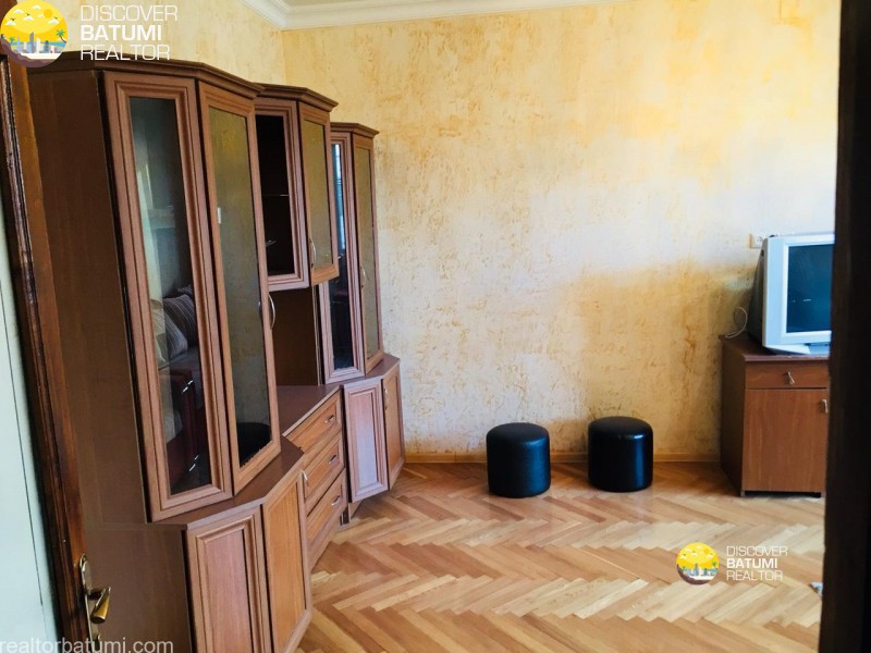 Flat for rent on Khimshiashvili street