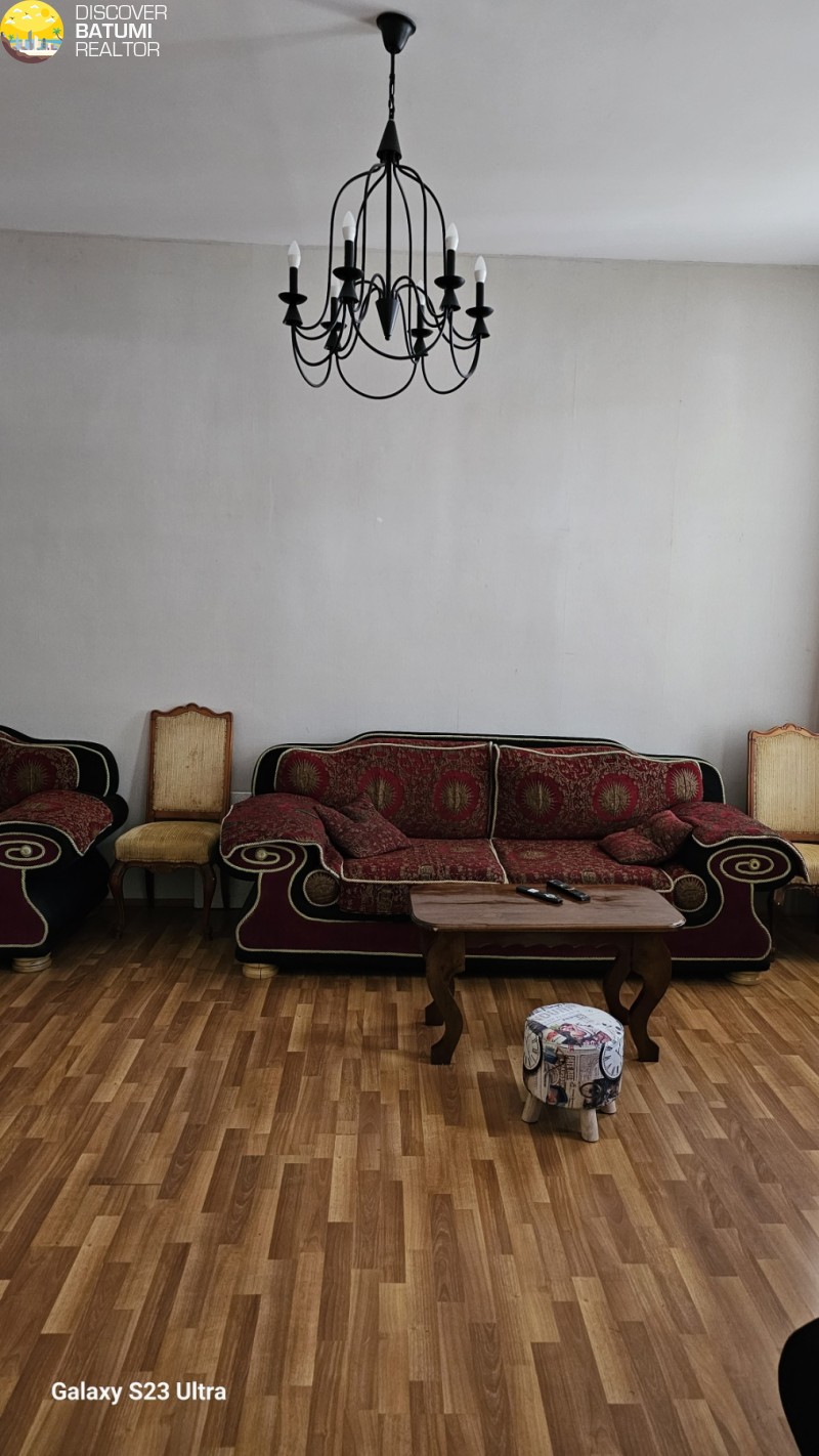 Apartment for daily rent on Farnavaz Mefi street