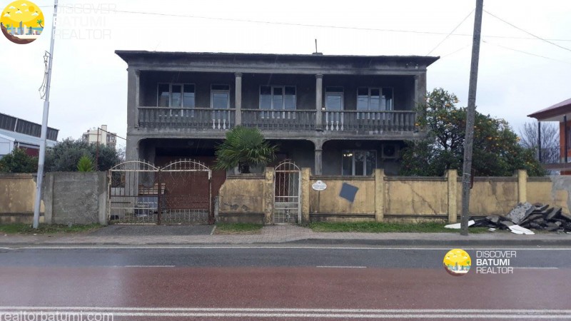 Private house for sale on the airport road