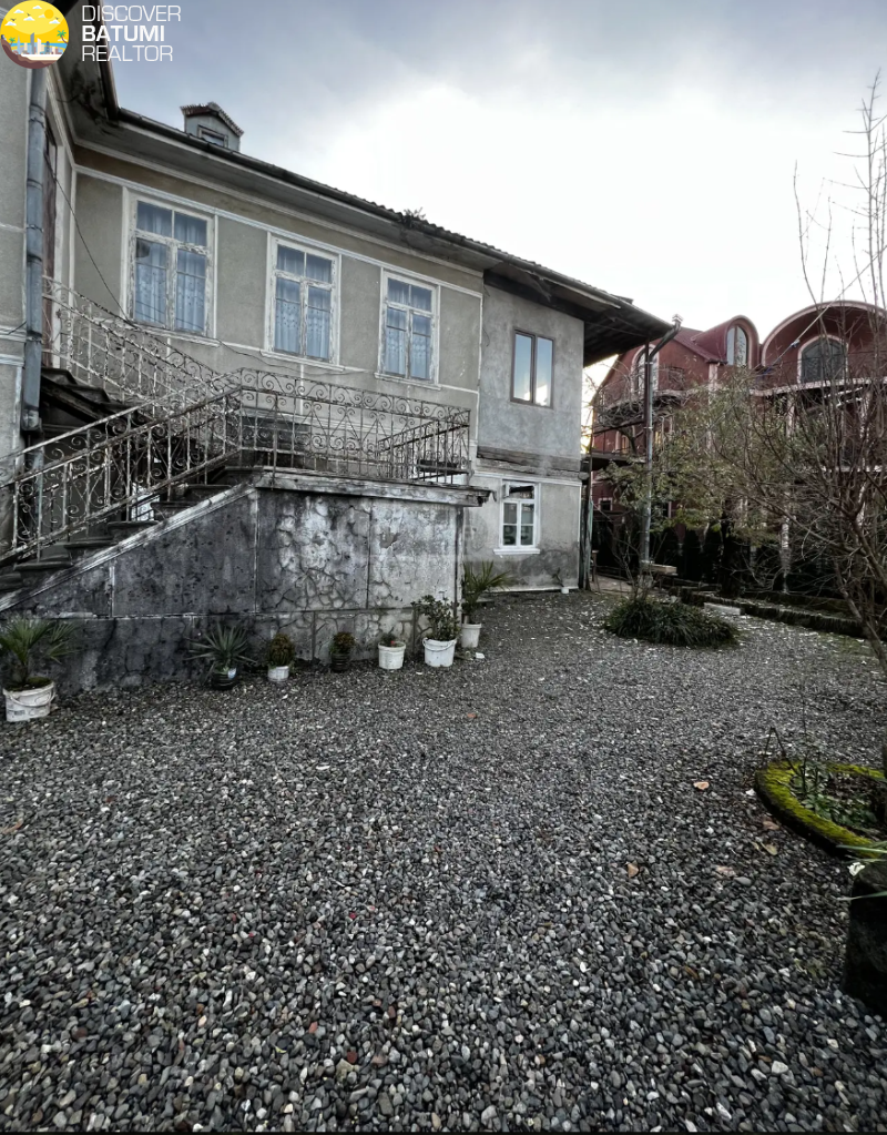   იყიდება კერძო სახლი ბონში