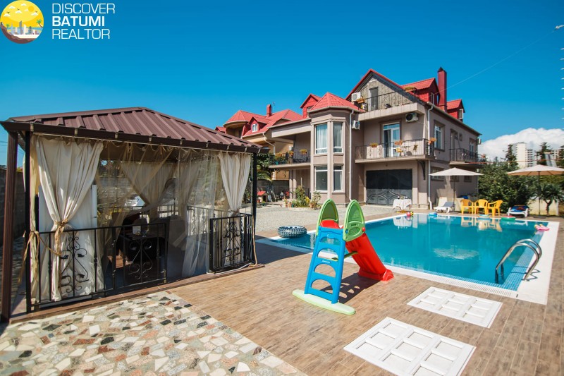 Посуточная аренда семейного отеля St. На улице Евдемо