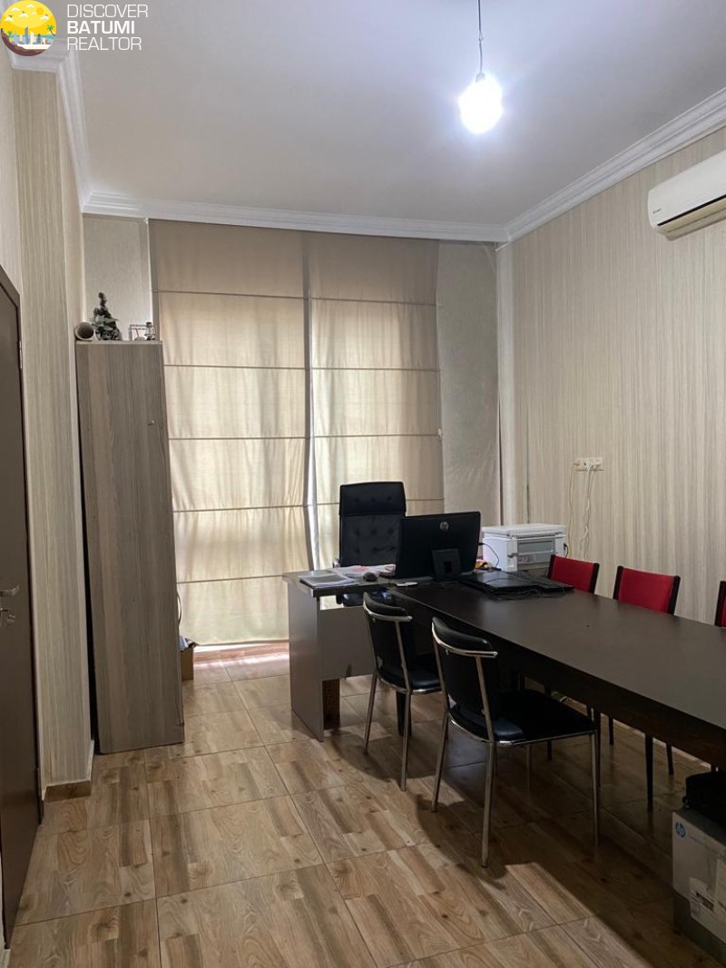 Продается коммерческое помещение на улице Фиросмани