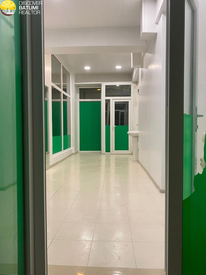 Продается коммерческое помещение на улице Агмашенебели