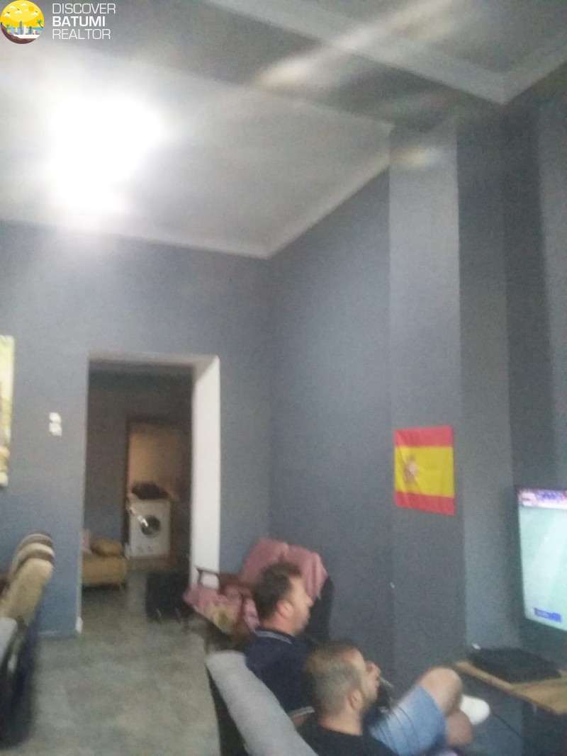 Сдается коммерческое помещение на улице Луки Асатиани