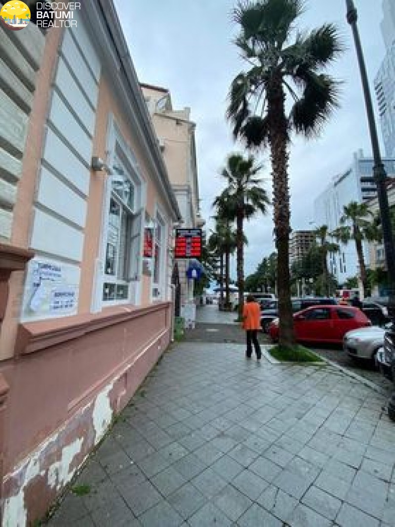 Продается коммерческое помещение на улице Гамсахурдия