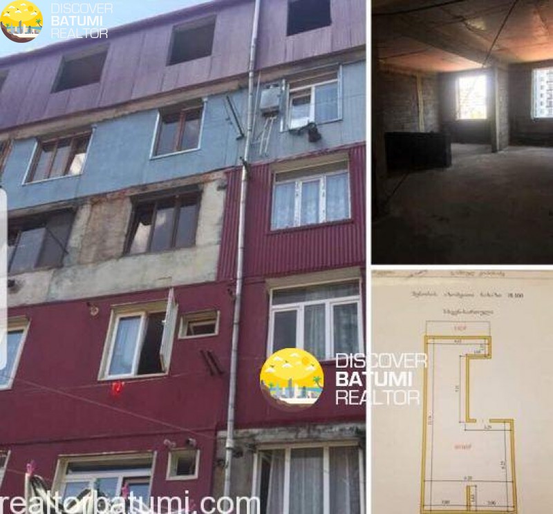 Продается черная рама на улице Пиросмани