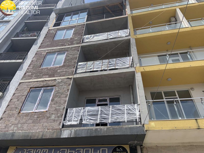 Продается квартира на улице Ангиси с черной рамой