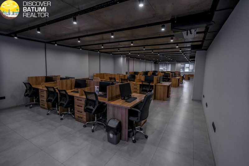 Продается коммерческое помещение на улице Абусеридзе