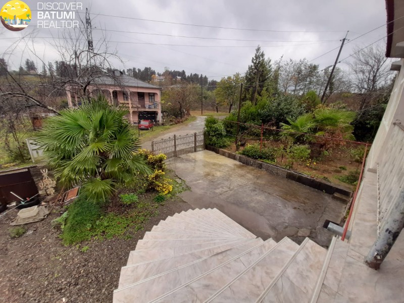 Продается частный дом с земельным участком в Чкви.