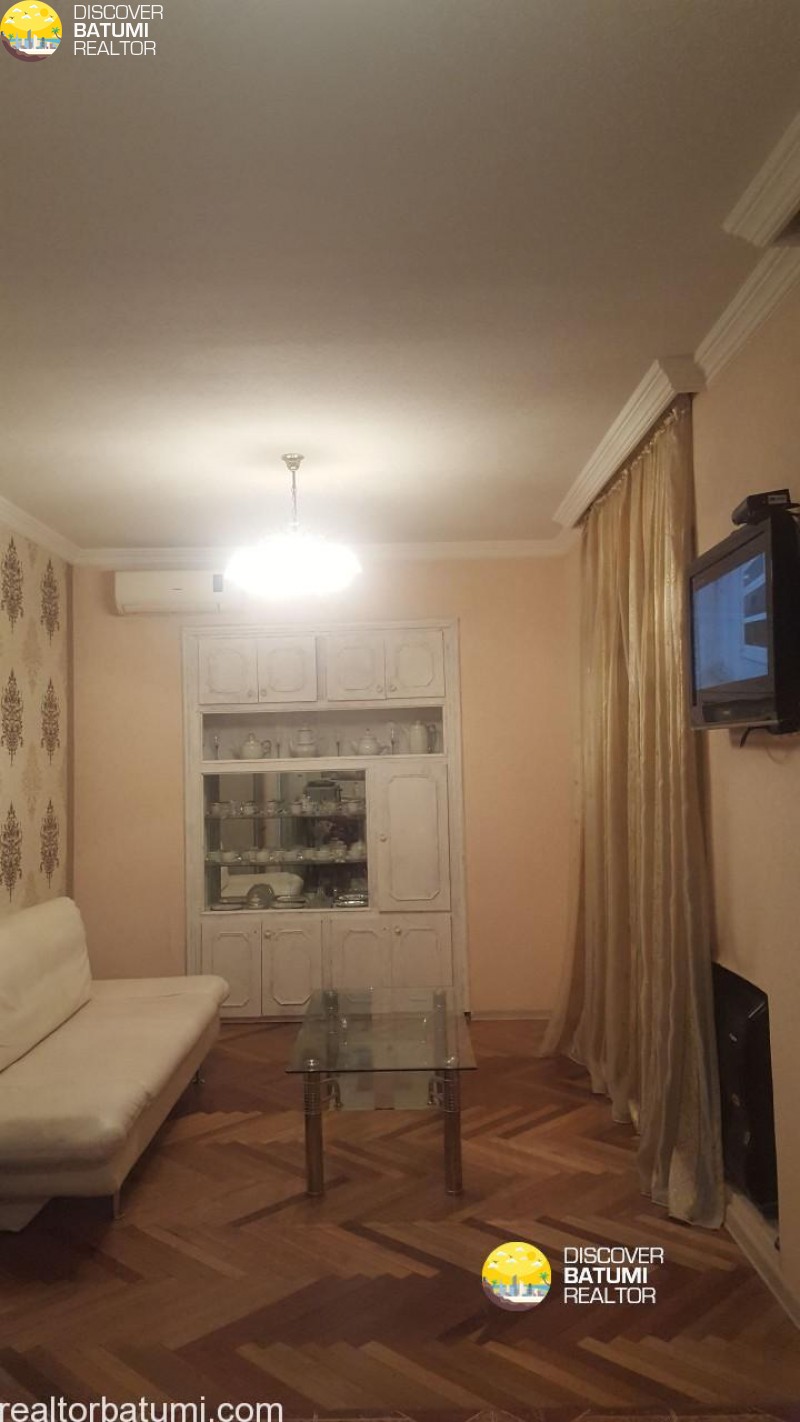 Квартира посуточно м. На улице Абашидзе